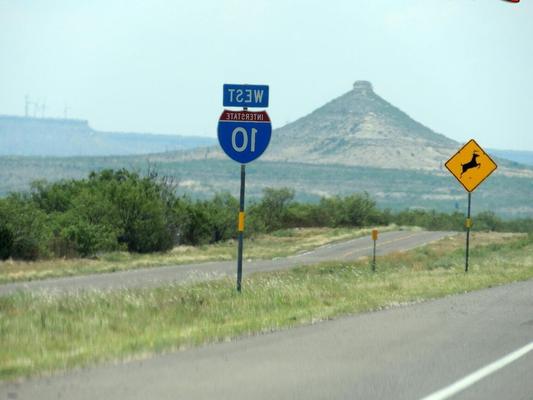 17P Fat amateur Dee Siren goes naked in public during a wild trip to Las Vegas
