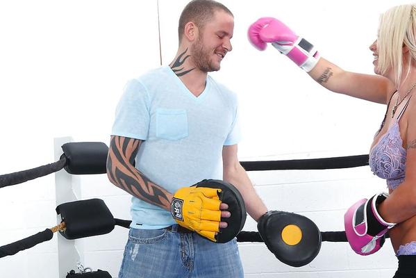 16P Hot pornstar Brittney Skye with big tits is fucking right after boxing