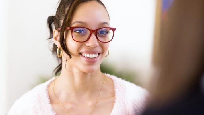 15P Bella Rolland, a business owner, is having a first meeting with a branding