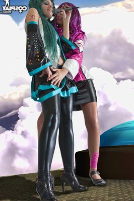12P Destiny, Miku Vocaloid nude cosplay