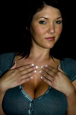 11P Enticing MILF Claire Dames flaunts her cleavage and inked feet fully clothed