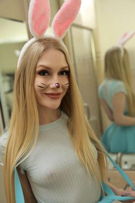 21P いたずらなバニーの十代の若者たちは、クラスメートによってピンクの猫を骨抜きにされます