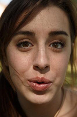 11P Teen girlfriend Lanie Morgan reveals big natural tits & ass in the park