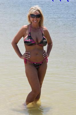 15P Blonde amateur dildos her vagina while on a scrubby beach