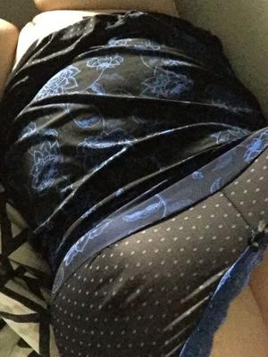 18P Sexy American BBW teasing with her cleavage and revealing her big tits