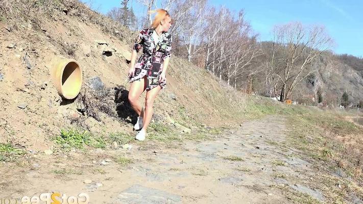 15P Chrissy Fox relieves her pee desperation outside