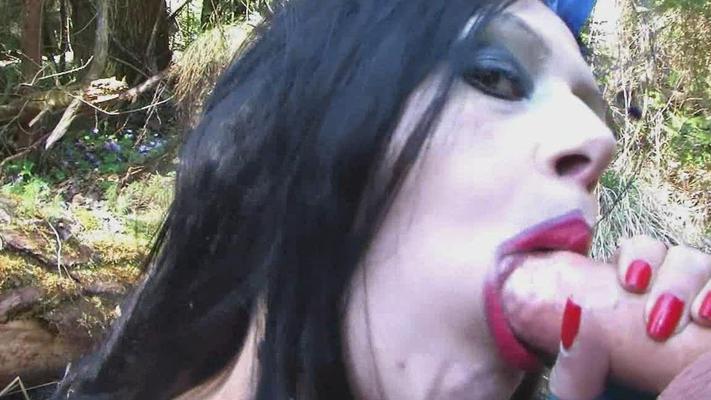 16P Pictures Busty Blue Rubber Diva Outdoor Blowjob & Handjob with Red NailsBlow