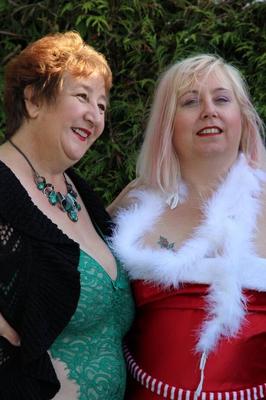 20P Fat granny Kinky Carol and her BBW girlfriend exposed their boobs in a yard