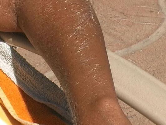 21P Beautiful tanned Lori Anderson teases with her hairy arms while sunbathing