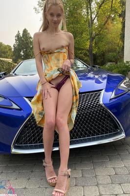 21P La novia amateur Riley Star muestra sus tetas