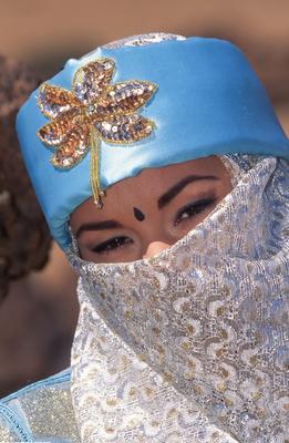 12P Caucasian female Julia Spain does a DP in the desert while in cosplay attire