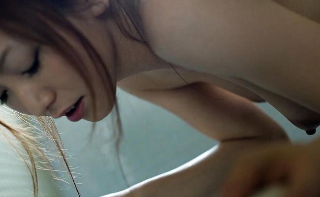 15P Naked asian babe with petite fanny Emi Harukaze taking bath