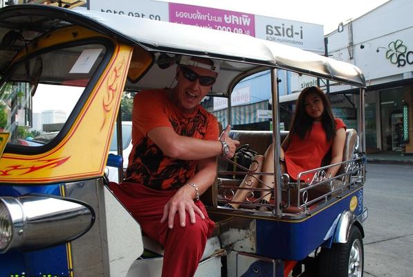 19P Thai first timer goes from Tuk Tuk driver to a nude model on the rise