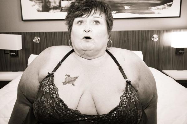 12P Obese older woman Ms Cheeky Clean puts her massive ass on display