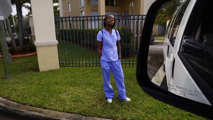 21P Ebony health care Lexxi Deep monta um botão branco em uma van de foda