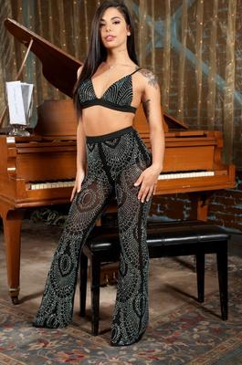 20P Brazilian beauty Gina Valentina strips her elegant outfit and reveals her body