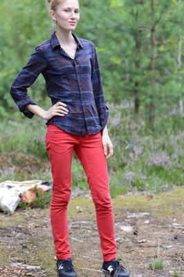 20P Skinny teen Inga getting naked in nature and squatting to reveal her bald puss