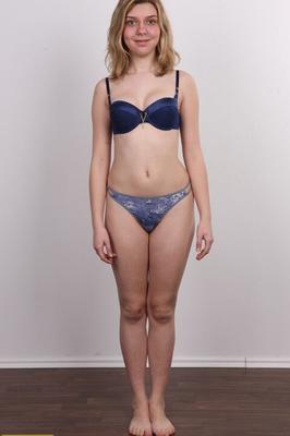 20P Teen amateur Ivana removes her clothes and boots for her first set of nudes