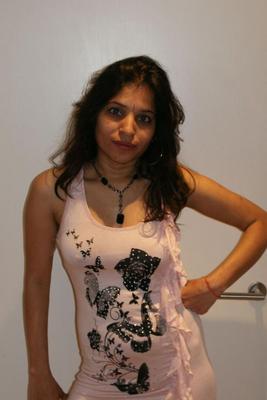 12P Kavya showing off in members gifted pink top