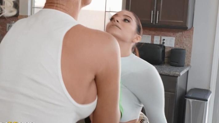 21P Hot And Mean Violet Starr、フェニックス・マリー