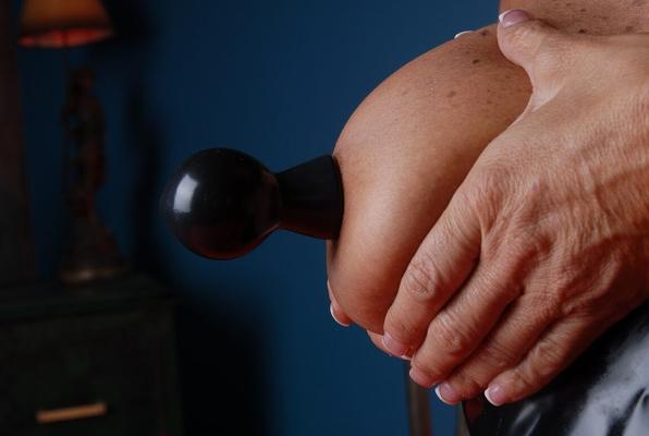 15P Older Latina woman Tara Holiday folds back labia lips before machine sex