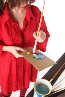 16P Amateur model gets naked in striped thigh highs while painting at an easel
