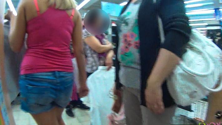 16P Mall Cuties Chicas lindas en el centro comercial