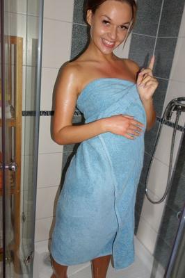 21P Beautiful amateur teen Frida soaps & washes her attractive body in the shower