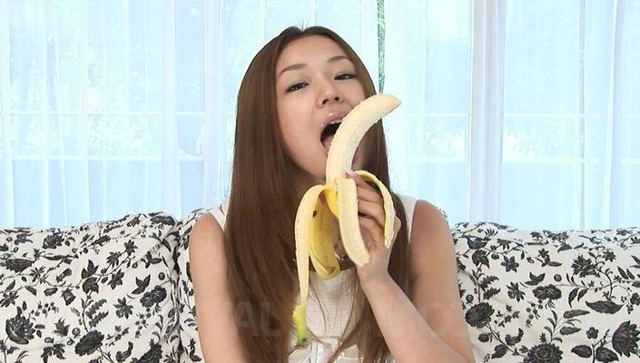 12P Serina Hayakawa asiática aprende com frutas como chupar pau muito bem