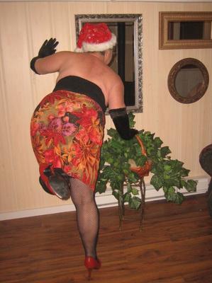 20P クリスマス帽子をかぶりながら服装を脱ぐ老素人ガードル女神