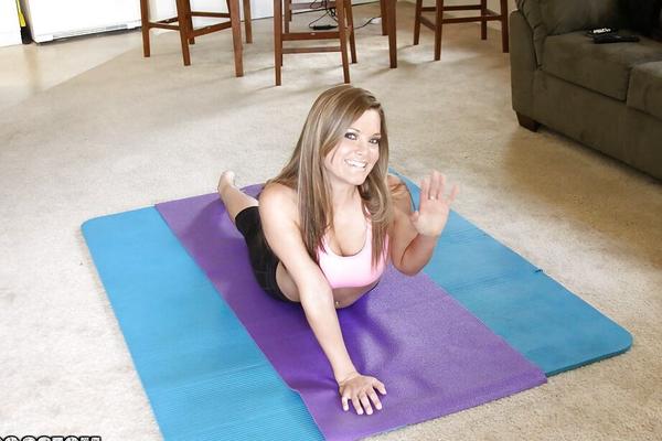 16P Flexy amateur with big tits Megan Fenox slipping off her sport outfit