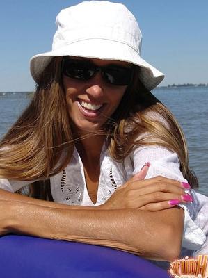 20P Sweet mom with a petite figure Lori Anderson reveals her tiny tits in the sea