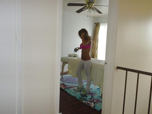 16P Blonde beauty Aubrey Addams slipping out of yoga pants while awaiting masseuse