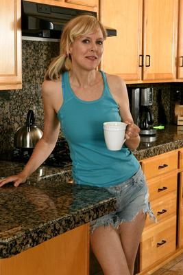 16P 30 plus blonde Jamie Foster disrobes over a cup of coffee in kitchen