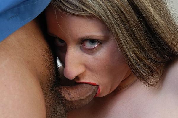 16P メッシュストッキングを履いてオフィスで同僚とセックスする年上の広いキティ