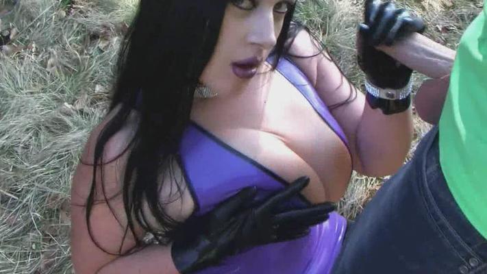 16P Pictures Purple Glamour Devil Outdoor Blowjob & Handjob with GlovesBlow