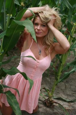 15P Sexy female Meet Madden covers up her naked body in a cornfield