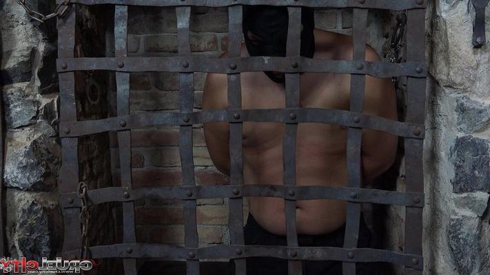 16P Try as he might, this slave can't seem to do anything right and mistress Enza