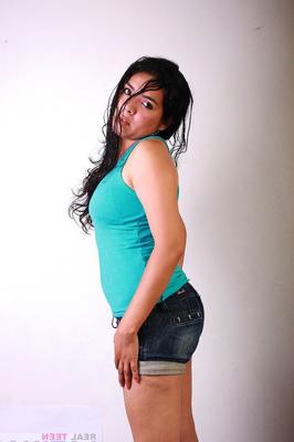 Das 15P-Modell Lorena ist eine mollige Amateur-Latina aus Venezuela, die nackte Mitglieder hat