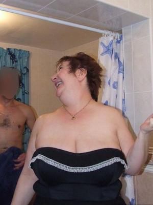 20P Mature plumper Kinky Carol pleasures a younger man's cock in her kitchen