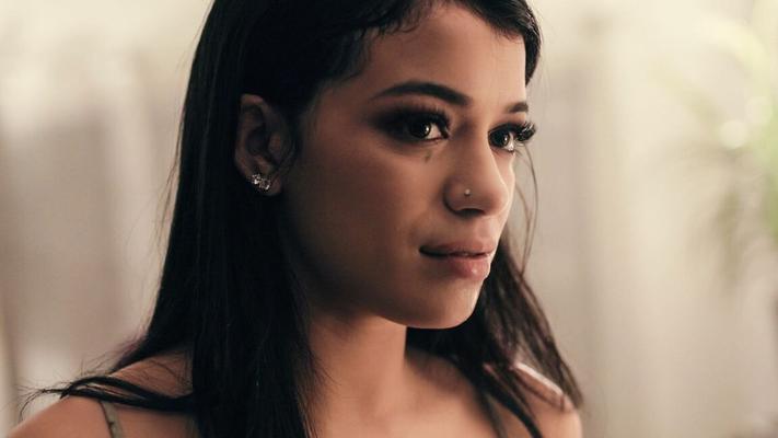 21P American teen Savannah Sixx seduces and screws her sister's boyfriend