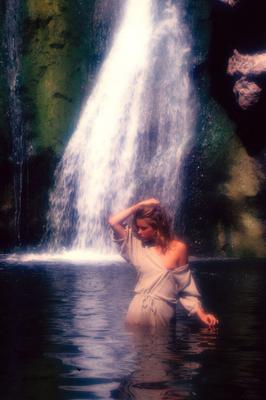 17P Wonderful blonde Carol Ann Wilken gets wet during outdoor vintage photoshoot