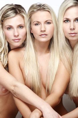 16P Three hot blondes showing off their sexy naked wares in lesbian group grope