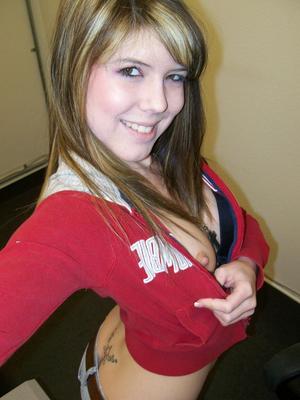 21P Comely amateur takes selfies showing her big booty & her shaved pussy up close