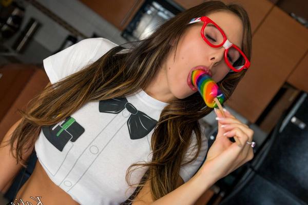 15P Geeky amateur Katie Banks finger fucks after baring her great tits and ass