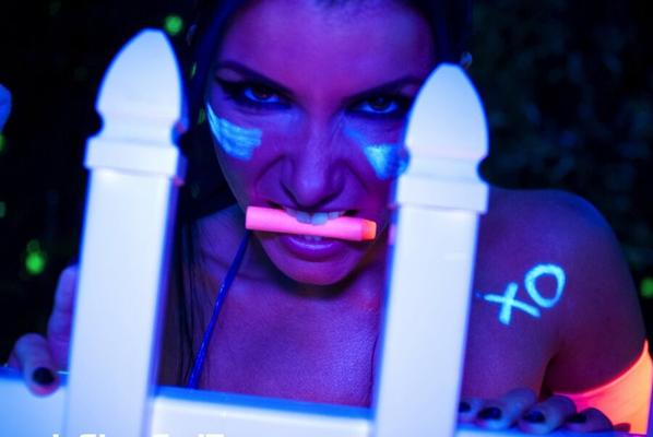 11P Romi Rain Sexy Romi the black light hunter