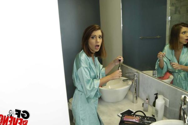 21P Sexy girlfriend Joseline Kelly deepthroats & screws her boyfriend's rod in POV