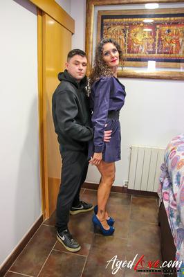 21P Aged Love John Luna, Mavi Burbujita