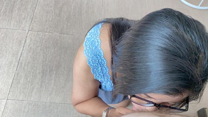 20P Apple D, une MILF asiatique bien roulée, aime le sexe en levrette en POV après avoir fait une pipe