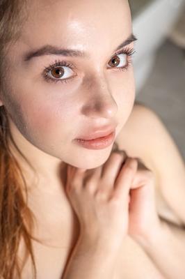 20P Sultry teen Jolie does her lips before hitting upon tempting nude poses